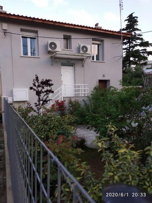 Anadora 2: Hospitable Stone House With Yard Apartment อเล็กซานโดรโพลิส ภายนอก รูปภาพ