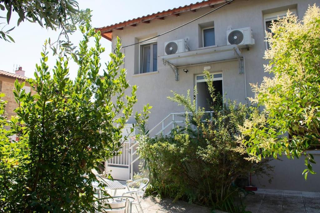 Anadora 2: Hospitable Stone House With Yard Apartment อเล็กซานโดรโพลิส ภายนอก รูปภาพ