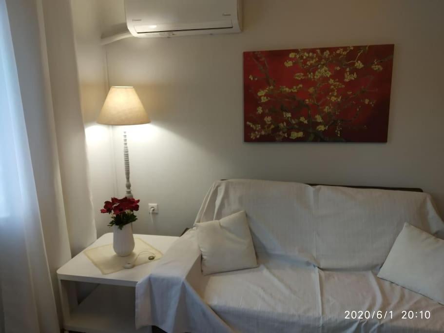 Anadora 2: Hospitable Stone House With Yard Apartment อเล็กซานโดรโพลิส ภายนอก รูปภาพ