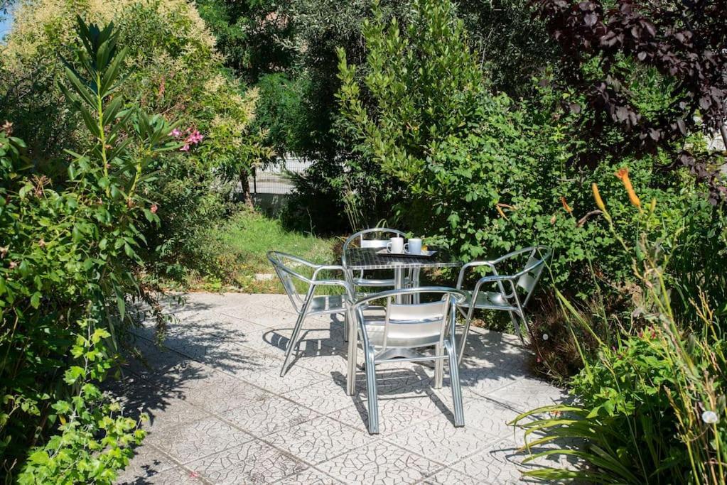 Anadora 2: Hospitable Stone House With Yard Apartment อเล็กซานโดรโพลิส ภายนอก รูปภาพ