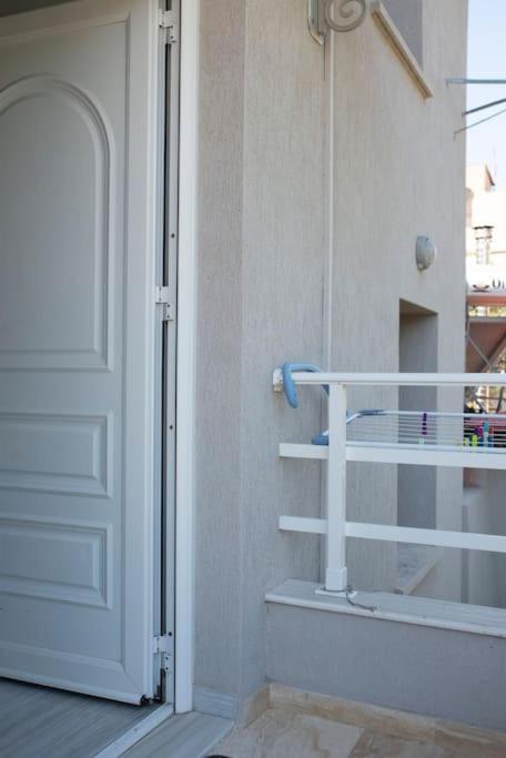 Anadora 2: Hospitable Stone House With Yard Apartment อเล็กซานโดรโพลิส ภายนอก รูปภาพ