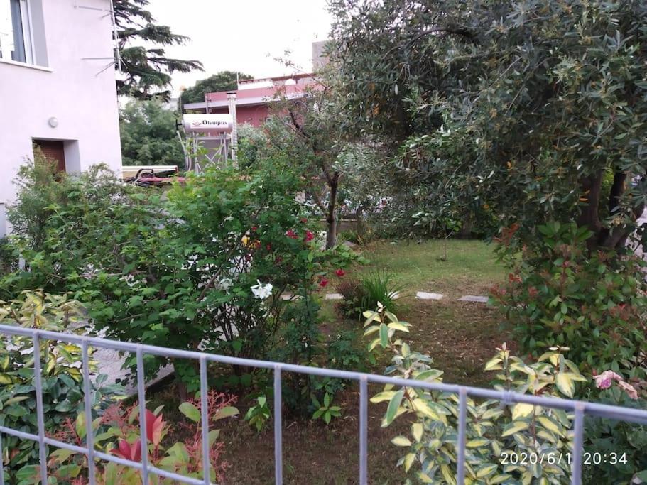 Anadora 2: Hospitable Stone House With Yard Apartment อเล็กซานโดรโพลิส ภายนอก รูปภาพ