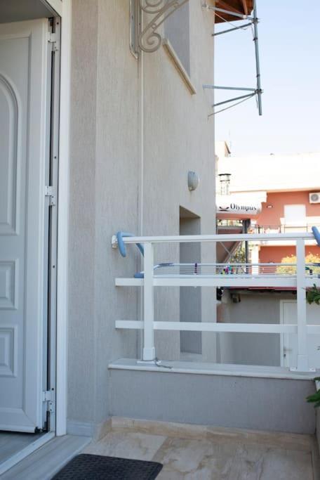 Anadora 2: Hospitable Stone House With Yard Apartment อเล็กซานโดรโพลิส ภายนอก รูปภาพ