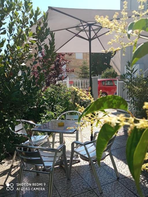 Anadora 2: Hospitable Stone House With Yard Apartment อเล็กซานโดรโพลิส ภายนอก รูปภาพ