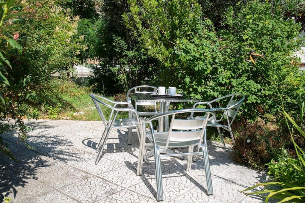 Anadora 2: Hospitable Stone House With Yard Apartment อเล็กซานโดรโพลิส ภายนอก รูปภาพ