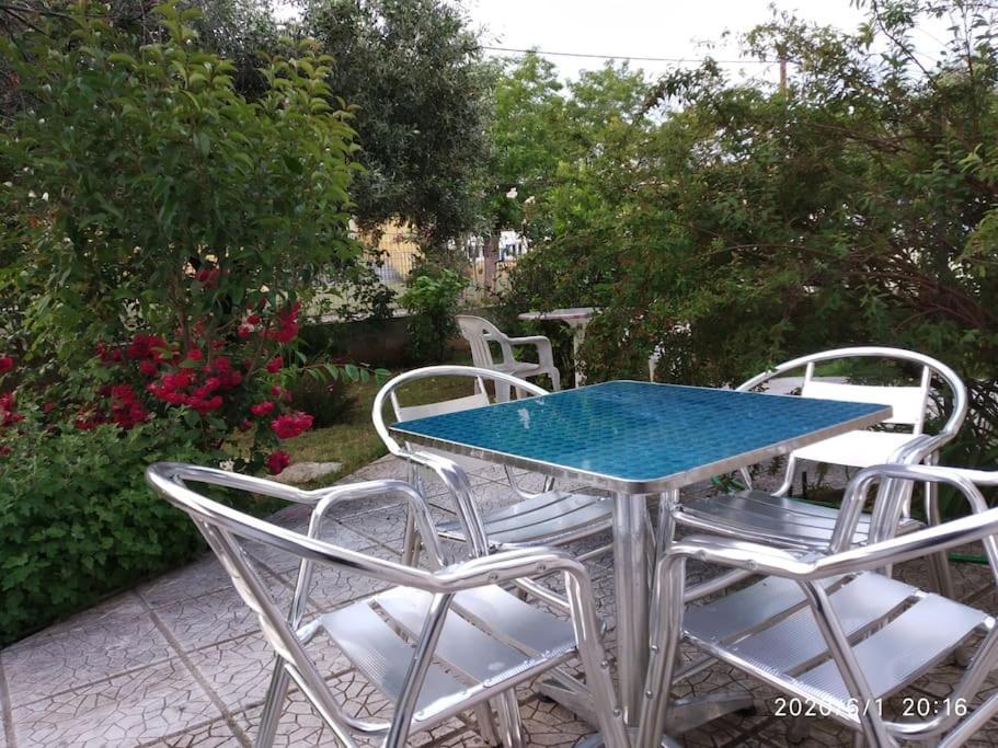Anadora 2: Hospitable Stone House With Yard Apartment อเล็กซานโดรโพลิส ภายนอก รูปภาพ